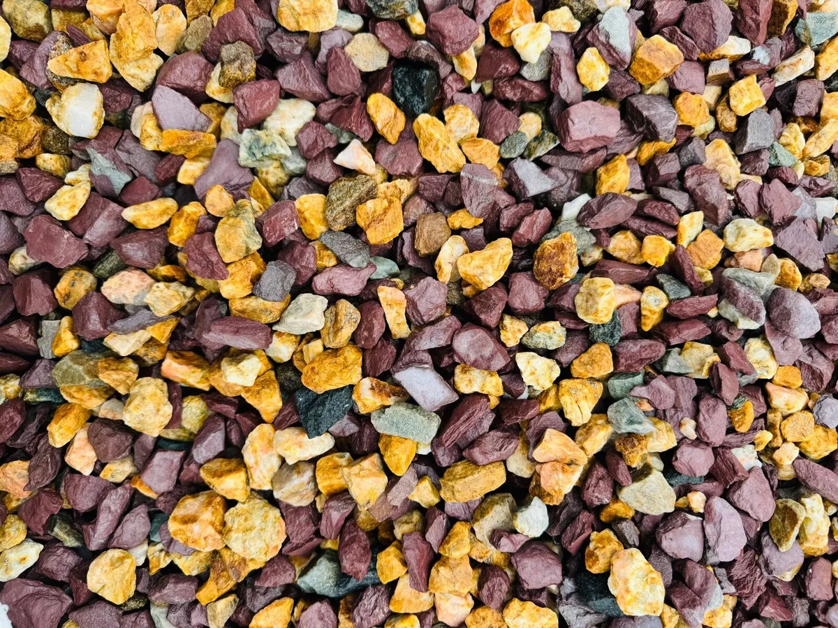 Grave pebbles and chippings - Image 4
