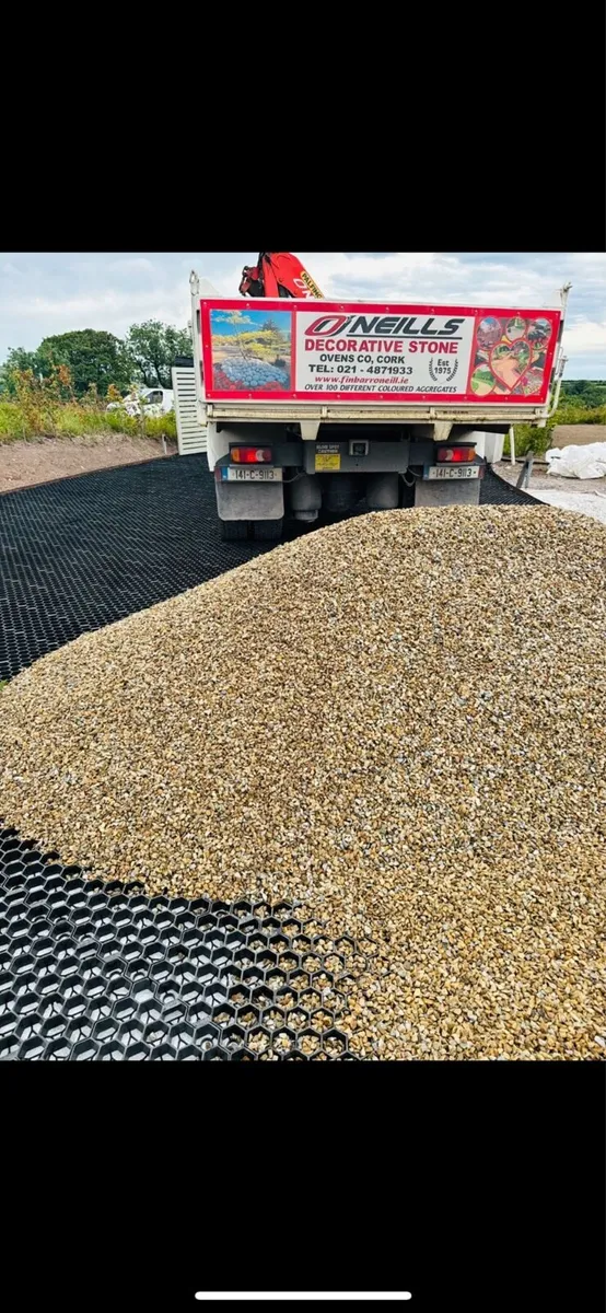 Grave pebbles and chippings - Image 2