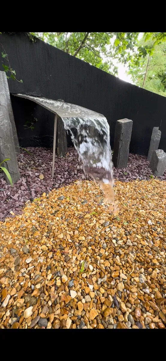 Grave pebbles and chippings - Image 1