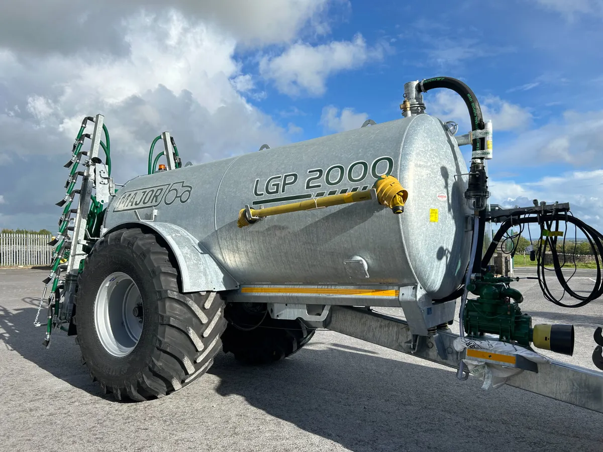 Major 2000 Gallon Tank 7.5M Flexi Shoe - Image 1