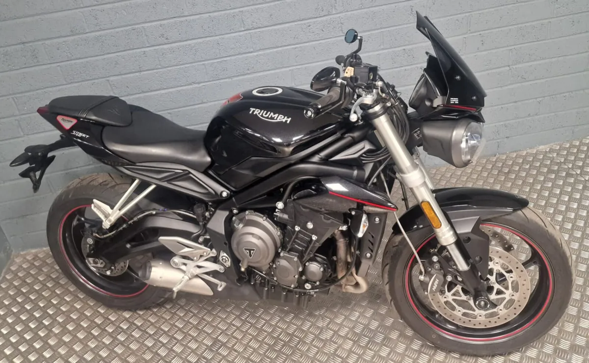 2018 TRIUMPH STREET TRIPLE 675 - Image 1
