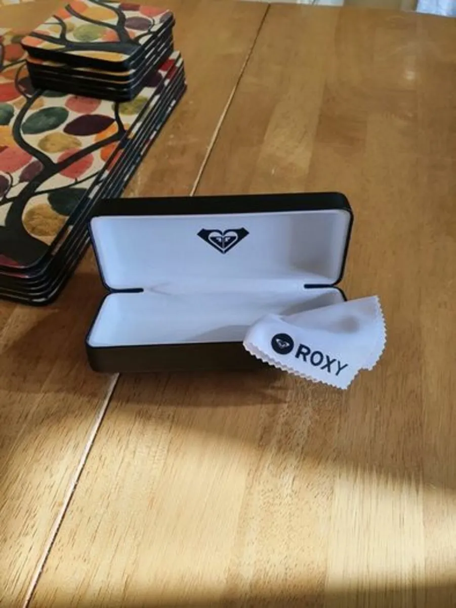 Roxy Glasses Case / Brand New - Image 1