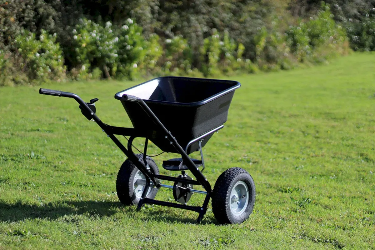 ​Piranha 50kg Push Spreader PS50 - Image 3