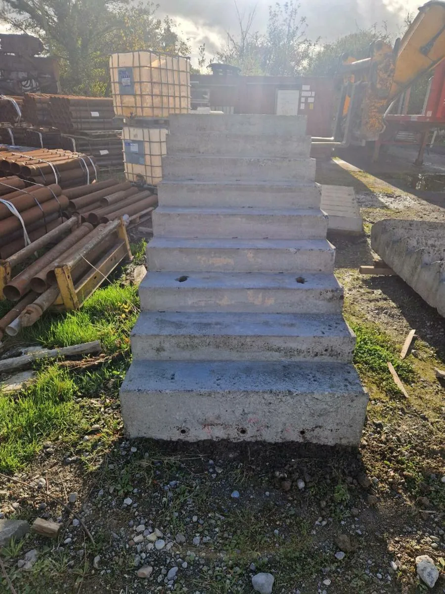 Concrete stairs - Image 4