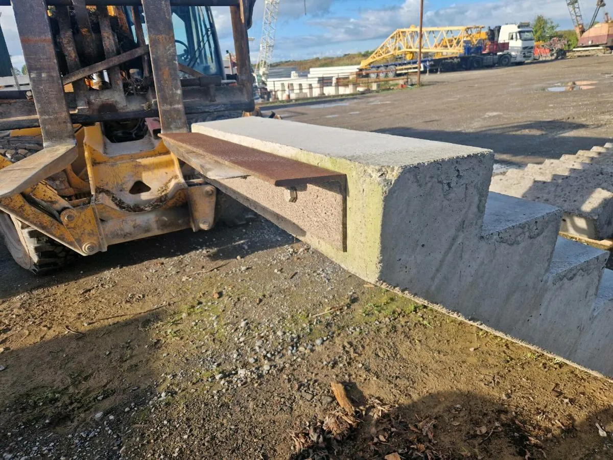 Concrete stairs - Image 3