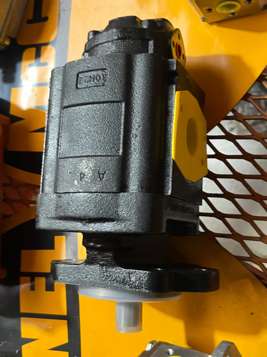 McConnel parts 🇮🇪gear box’s ,motors,pumps - Image 4