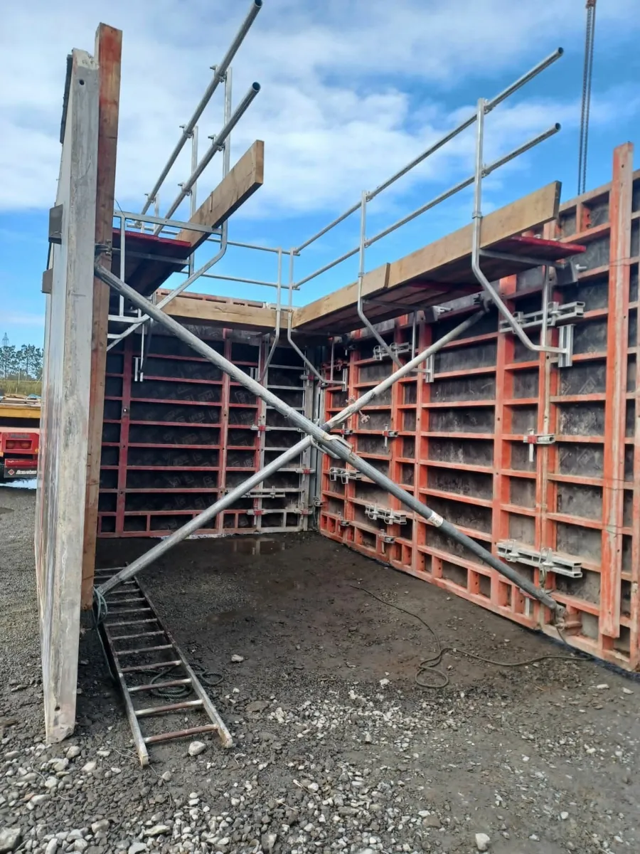 Peri Trio Panels For Hire - Image 4