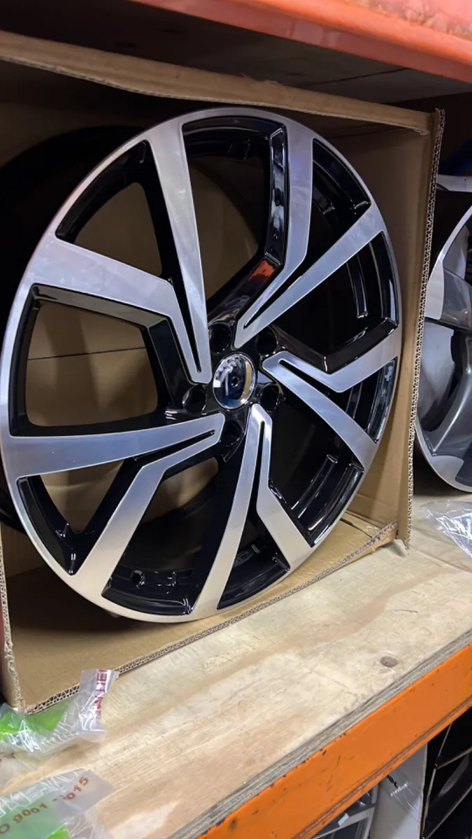 19” Clubsport 5x112 alloy and tyres