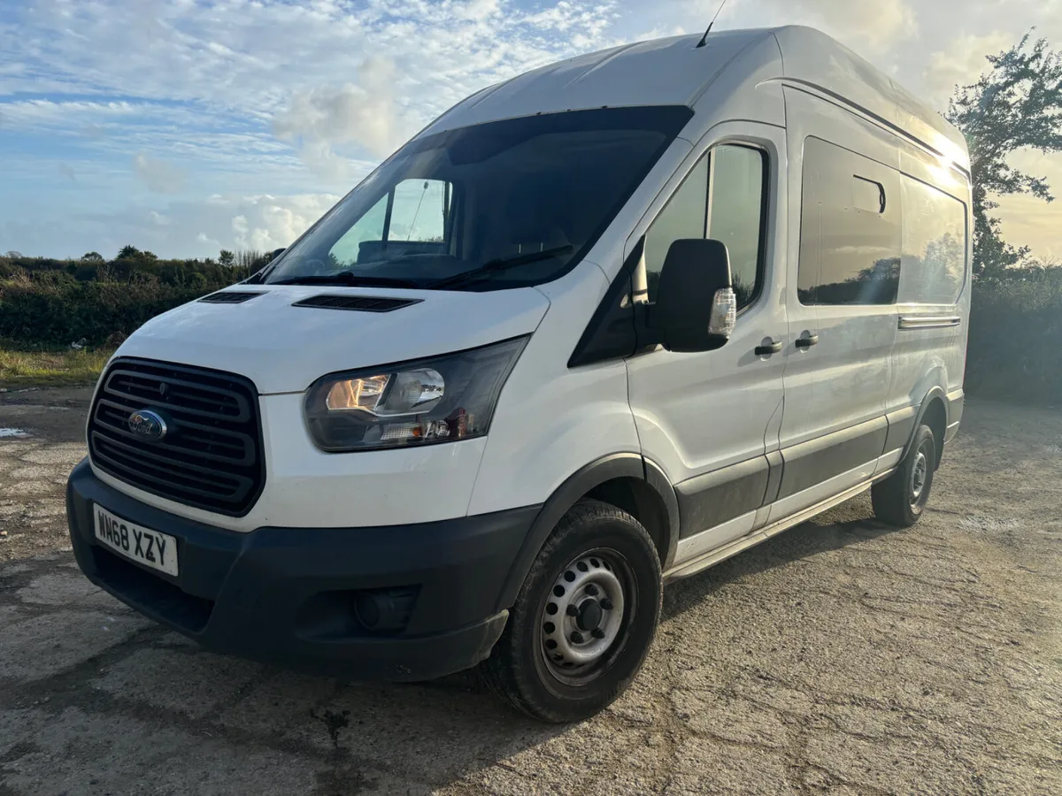 2018 Ford transit with side window - Image 3
