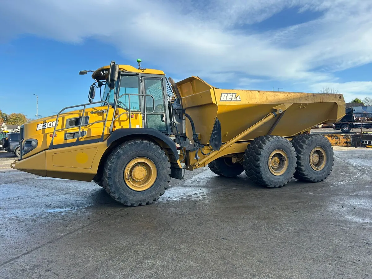 2018 Bell B30E Only 8300 HRs - MULLANS - Image 2