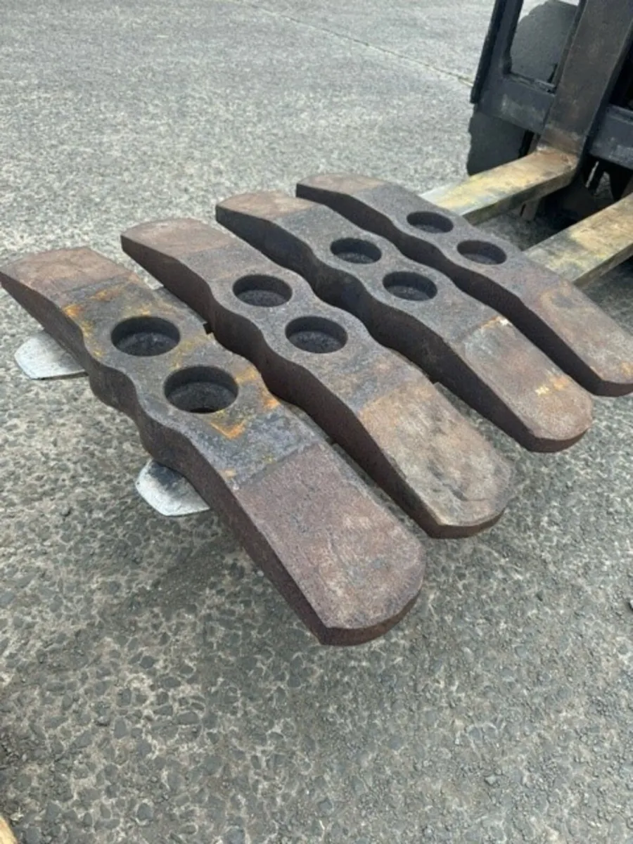 Kverneland cutting edge and teeth to suit 20-40t - Image 3