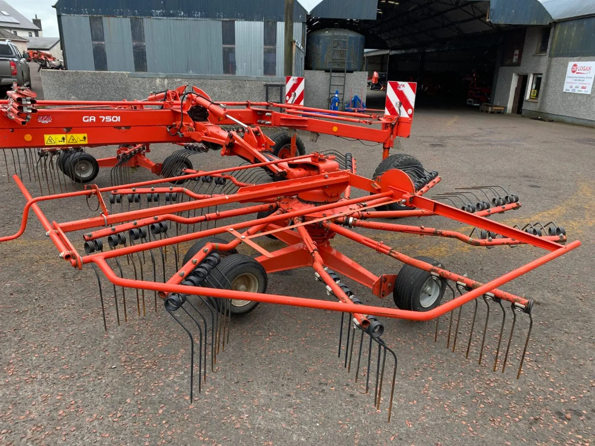 Kuhn GA7501 Twin Rotor Rake - Image 4