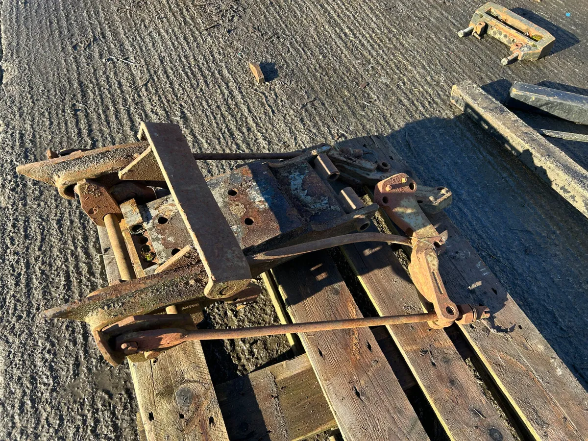 Massey Ferguson Pick up Hitch - Image 1