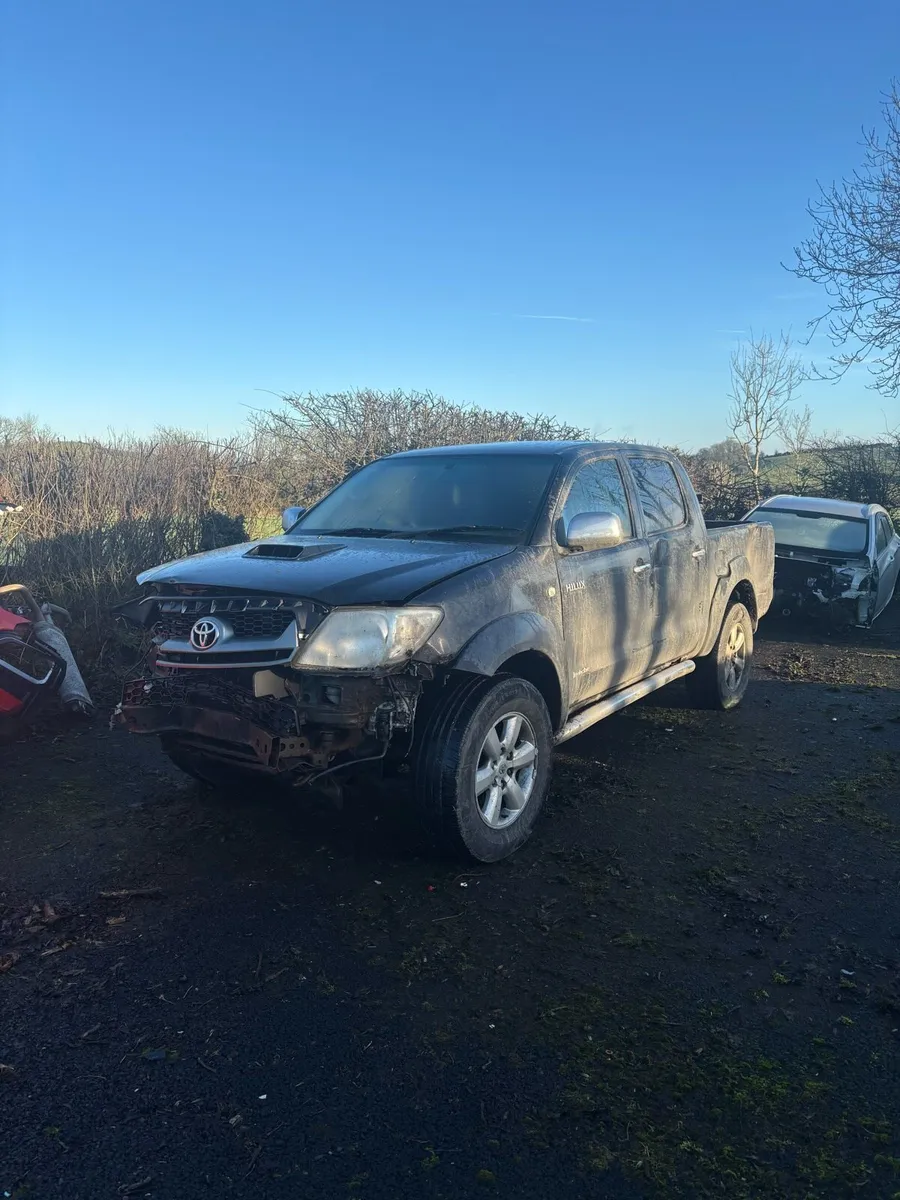 For breaking Toyota hilux - Image 1