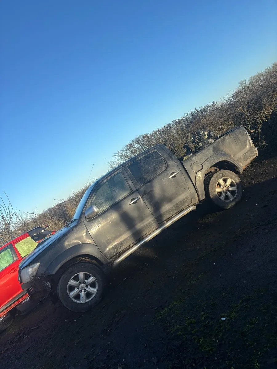 For breaking Toyota hilux - Image 3