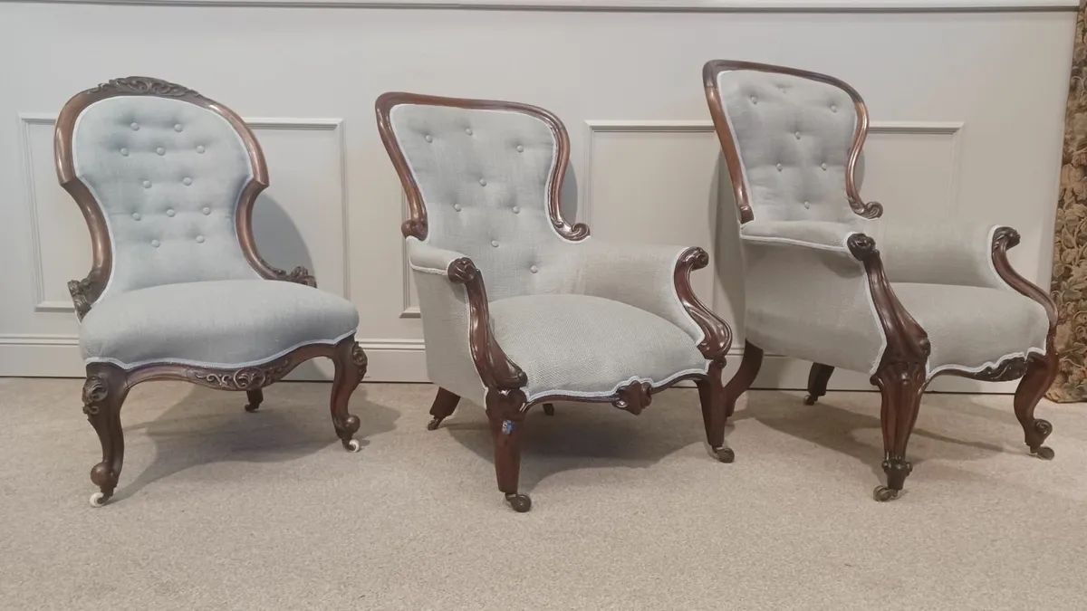 Three spoon back chairs - Image 2