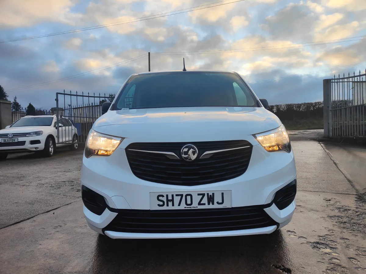 VRT €200 DEC 2020 VAUXHALL COMBO 100BHP SPORTIVE - Image 2
