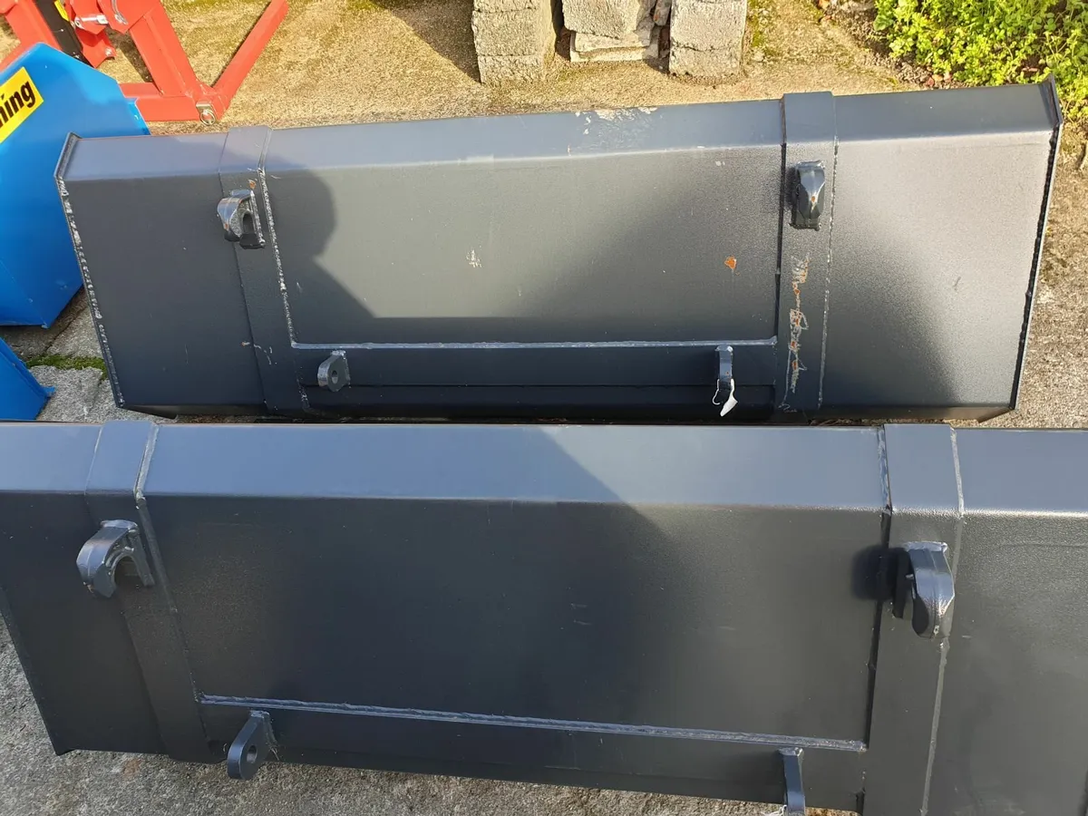 Grabs, yard scrapers, buckets Etc - Image 2