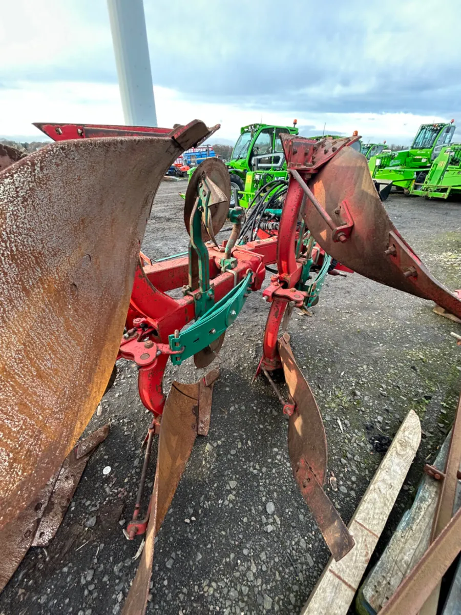 Kverneland ES80 4 furrow plough - Image 3