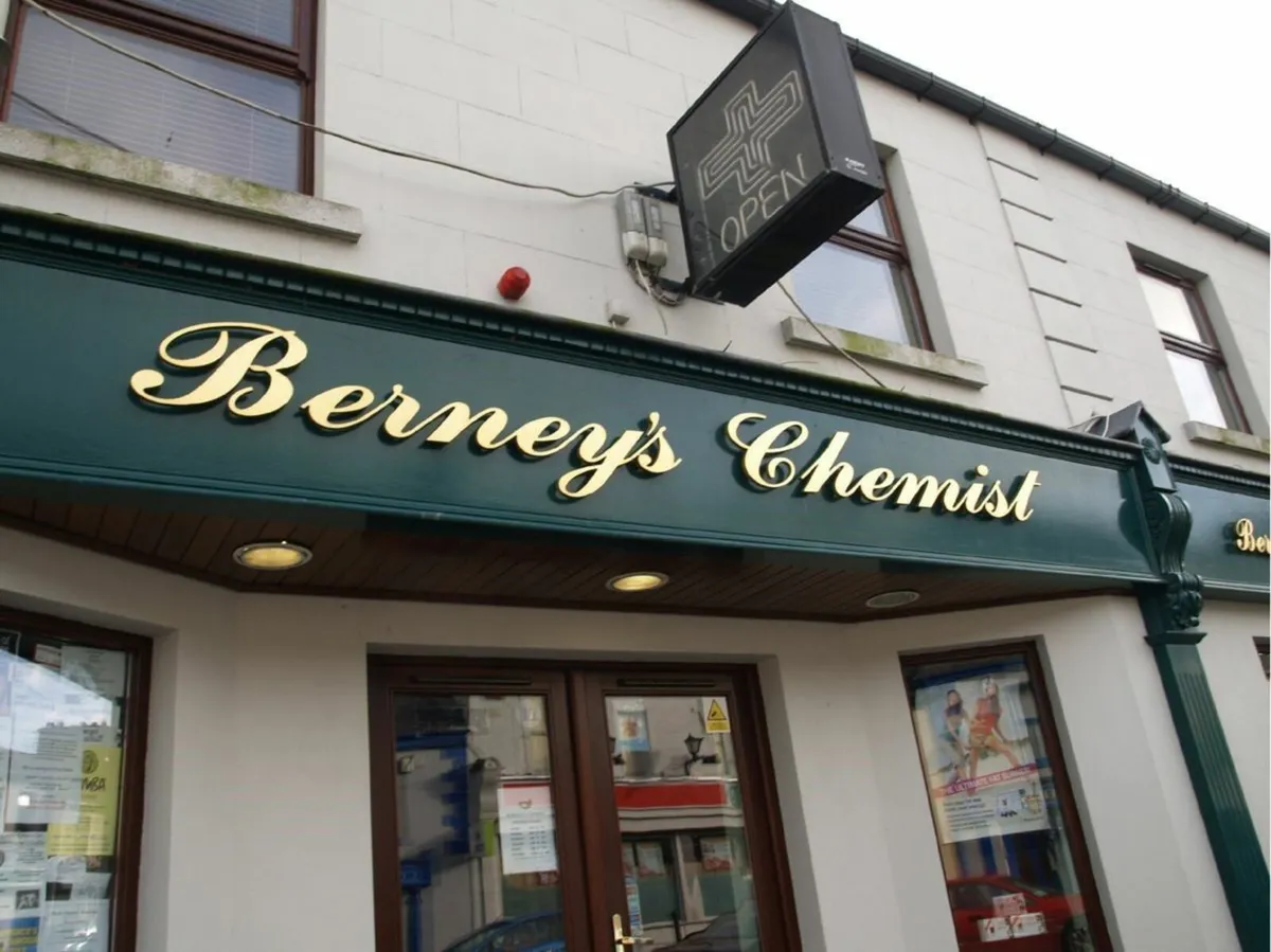 SIGNS AND VEHICLE LETTERING - Image 3