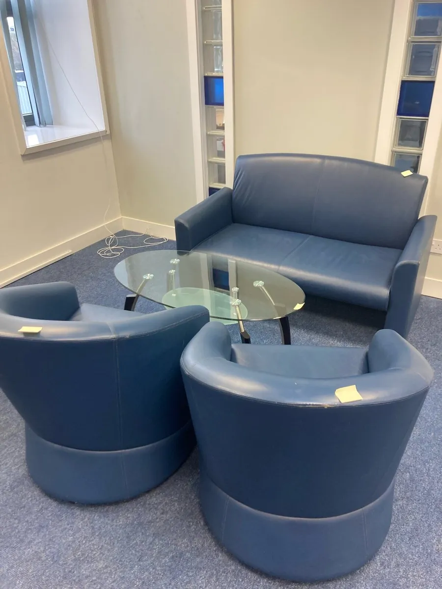 Office leather chairs and glass table - Image 1