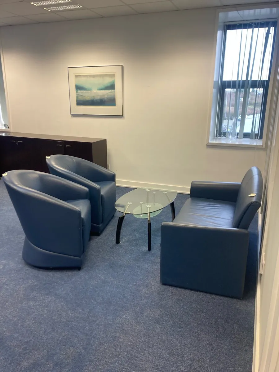 Office leather chairs and glass table - Image 2