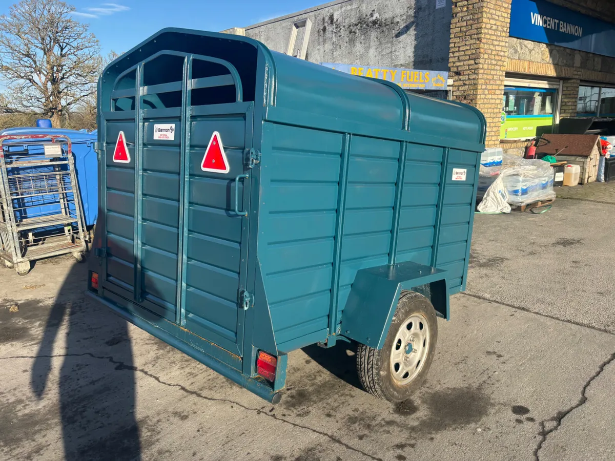 single acle livestock trailer - Image 1