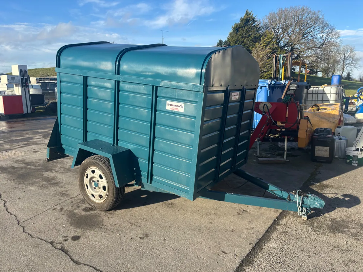 single acle livestock trailer - Image 3