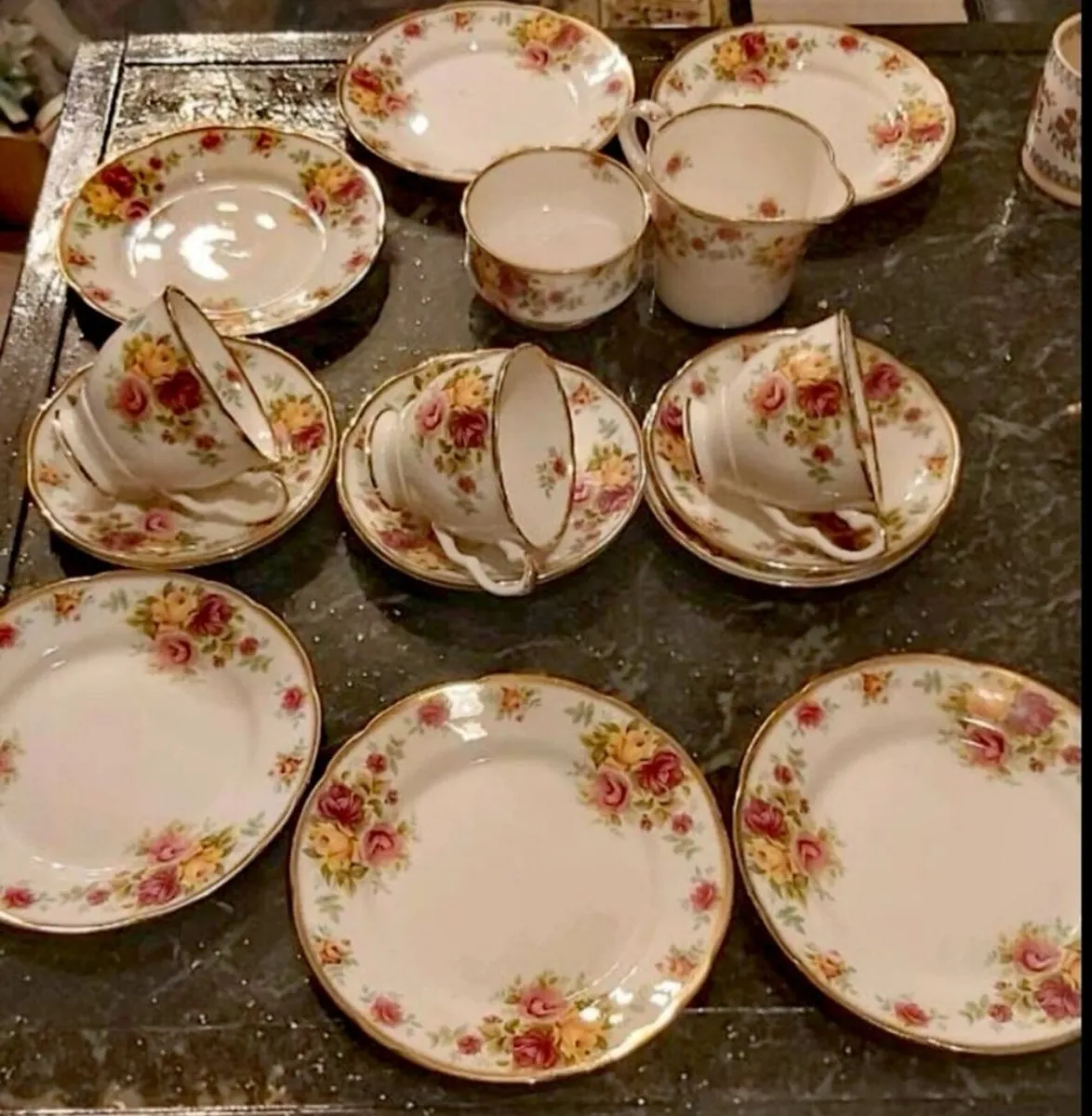 Beautiful Royal Sutherland Roses teaset - Image 2