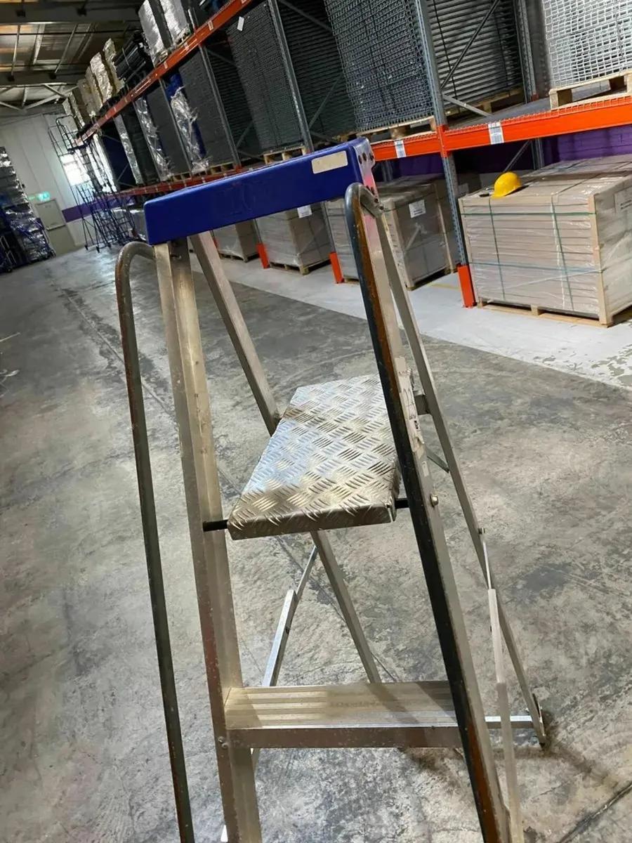 Aluminium Ladders on Castors - Image 4