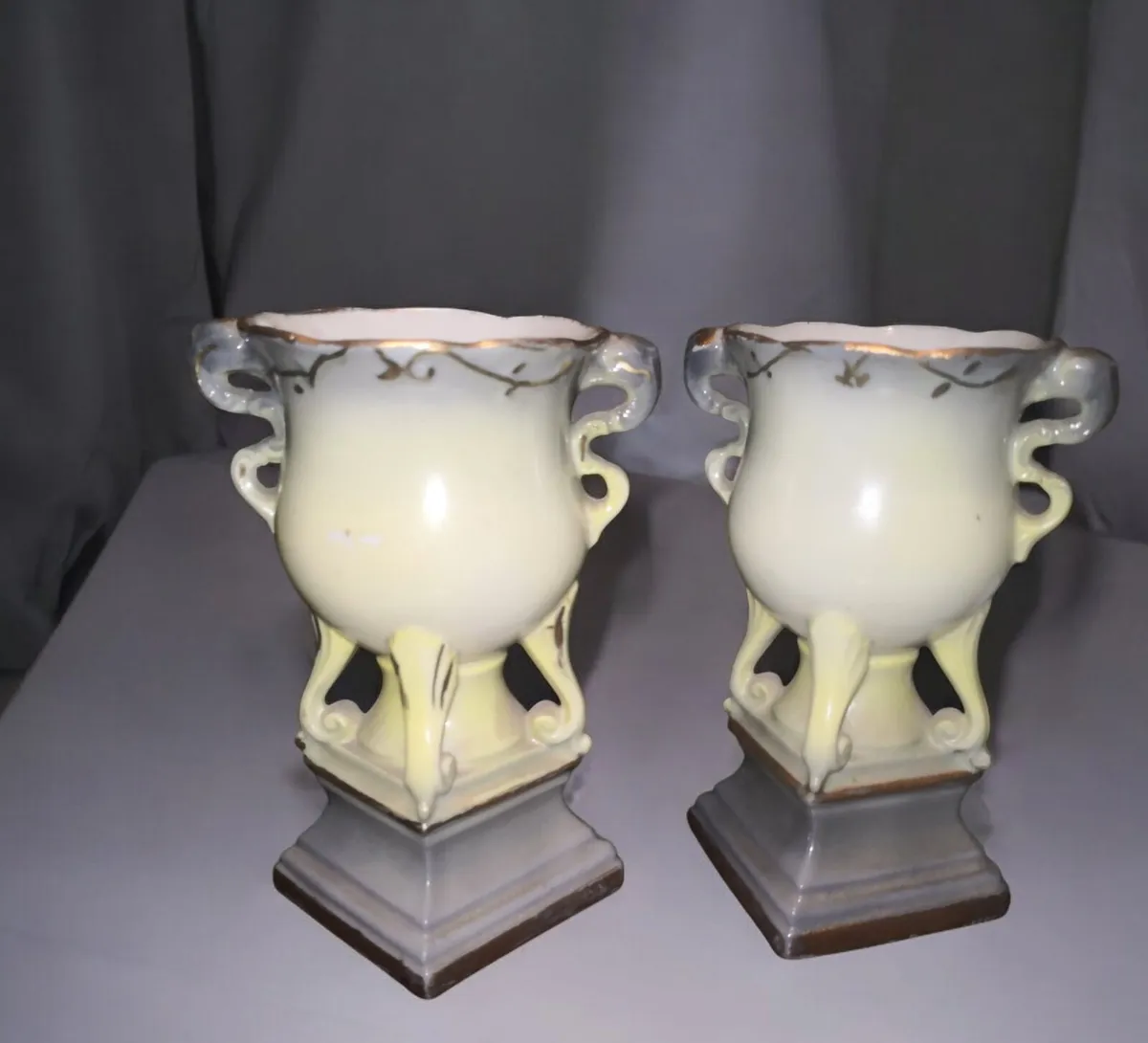 Pair of antique ornate urns with roses - Image 2