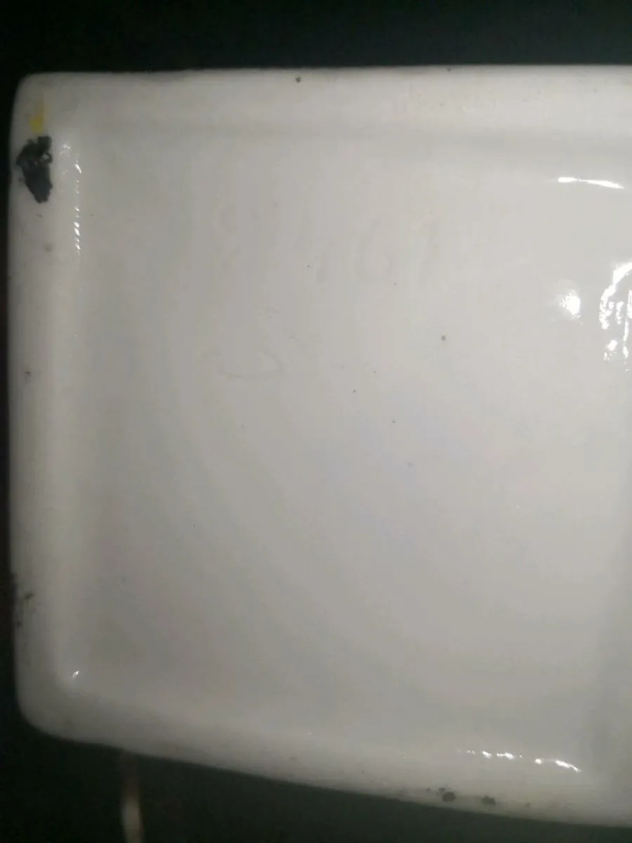 Pair of antique ornate urns with roses - Image 4