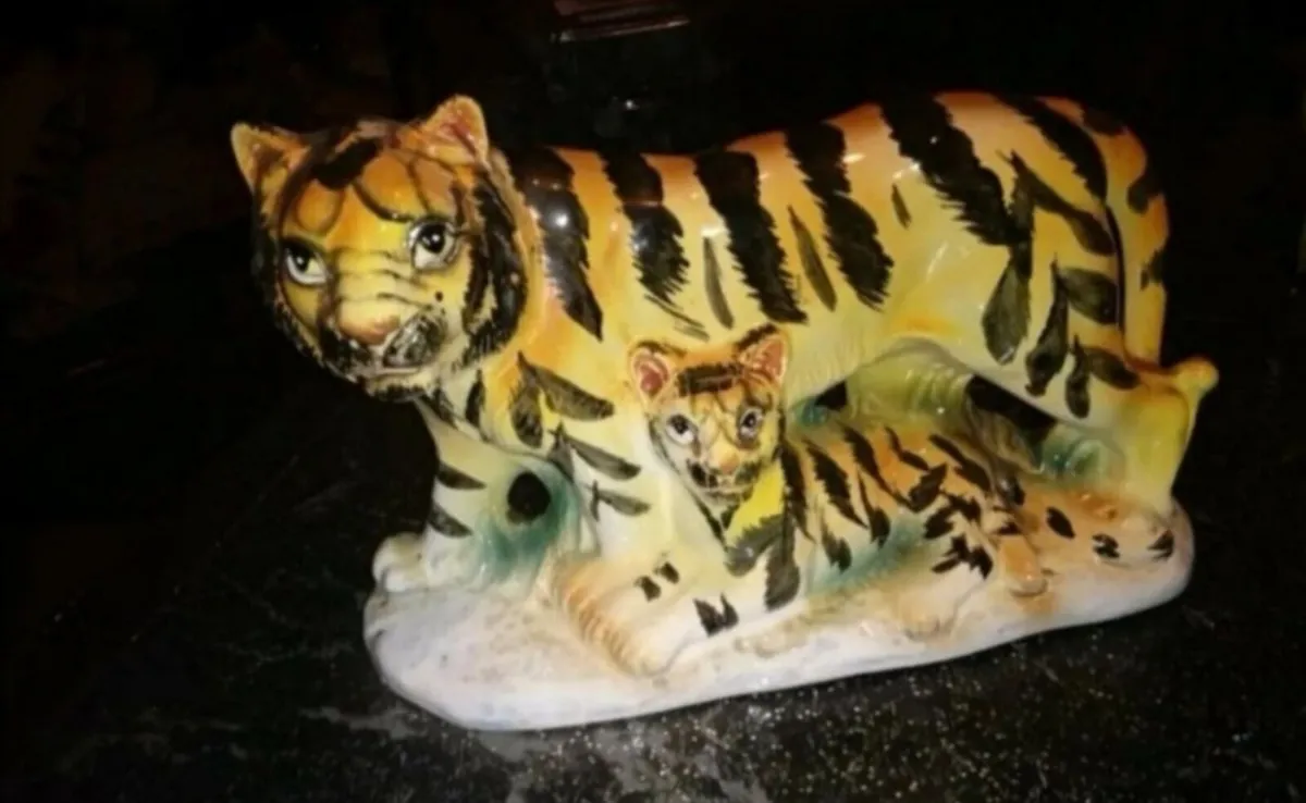 Vintage Tiger with cub - Image 1