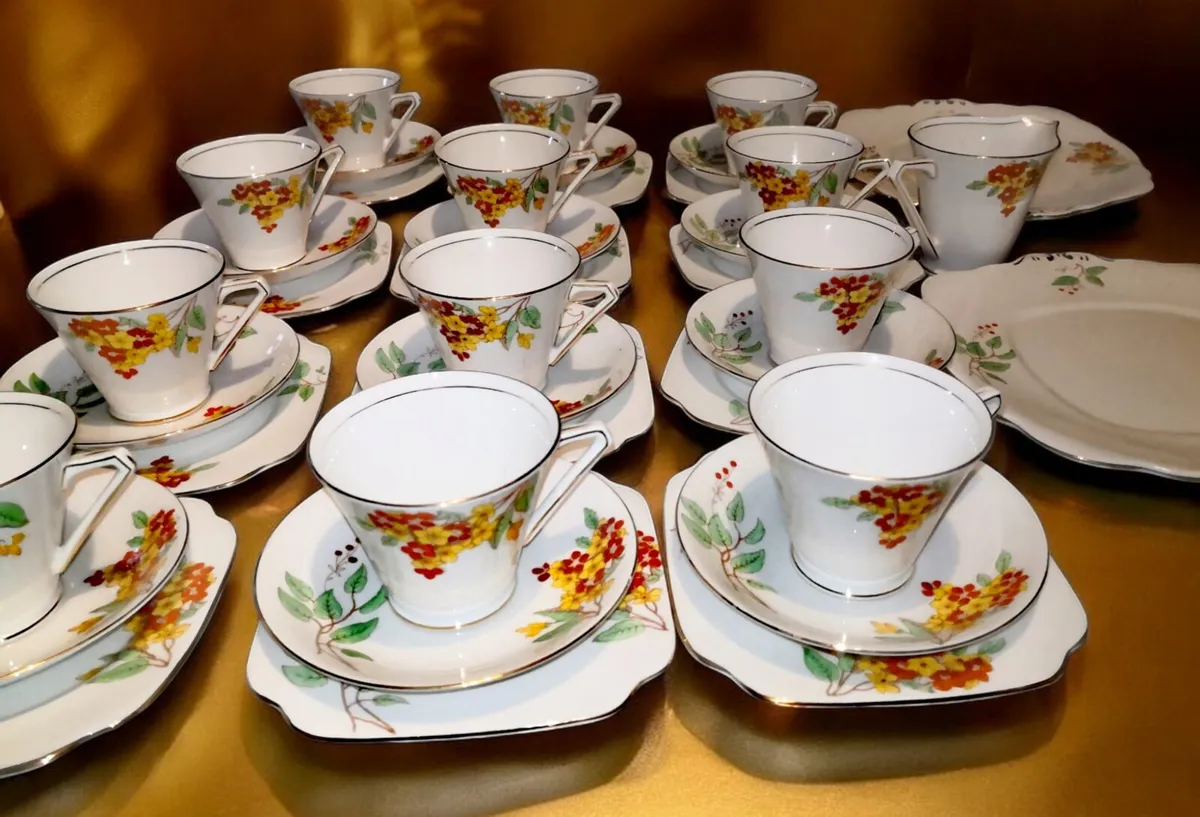 1930s large set of Bells China 39pcs - Image 1