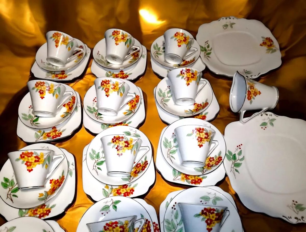 1930s large set of Bells China 39pcs - Image 2