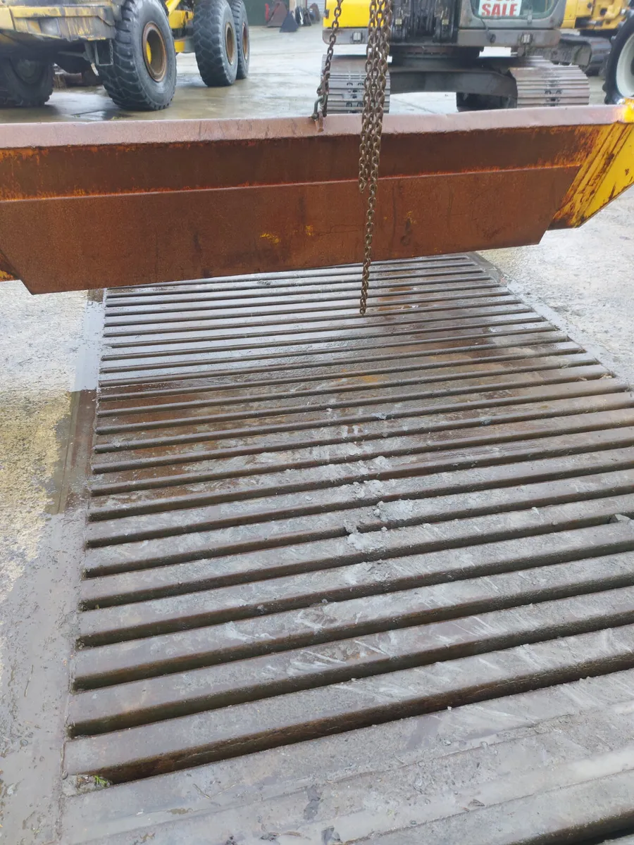 Volvo A40 tailgate - Image 2