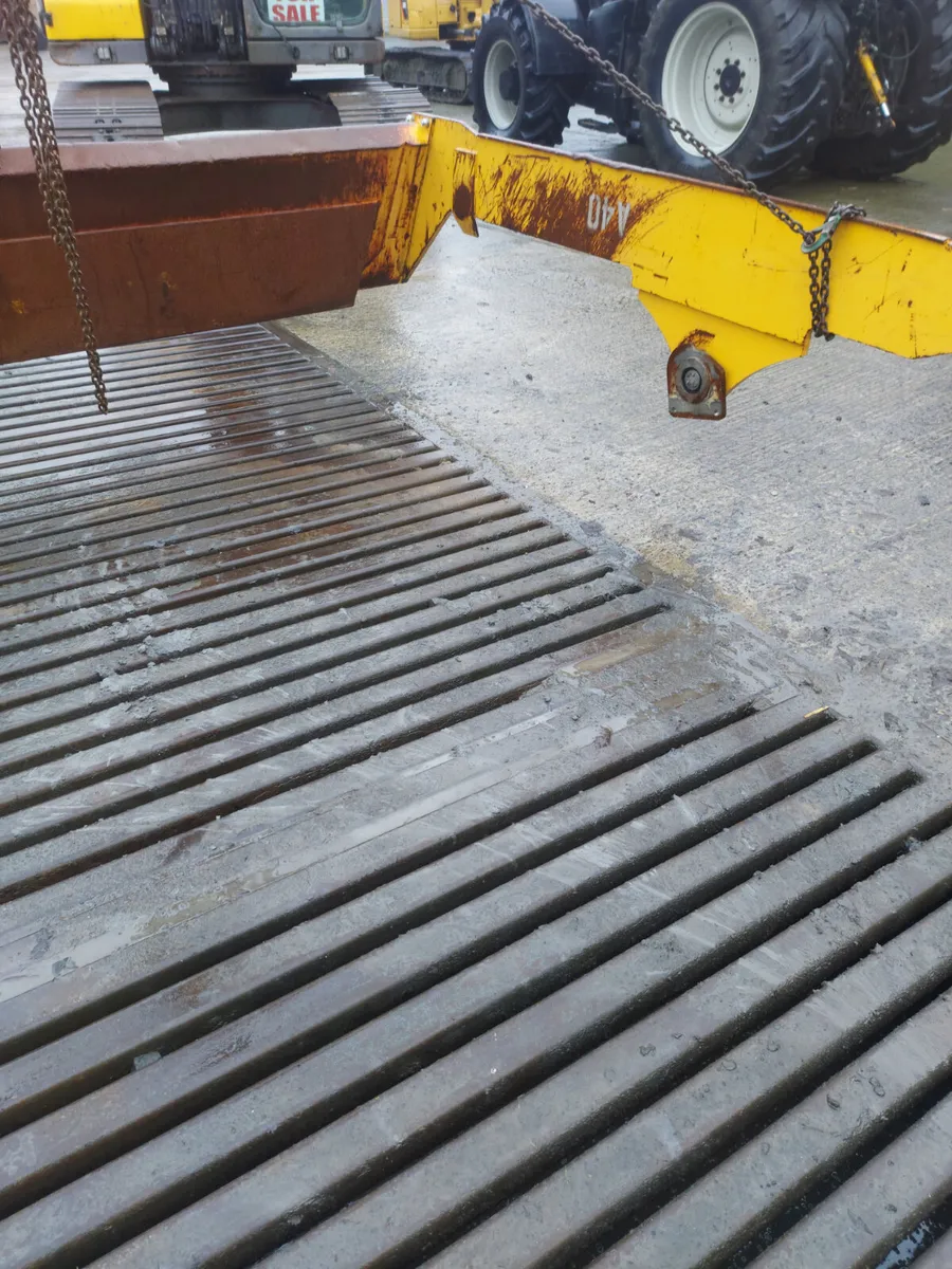 Volvo A40 tailgate - Image 3