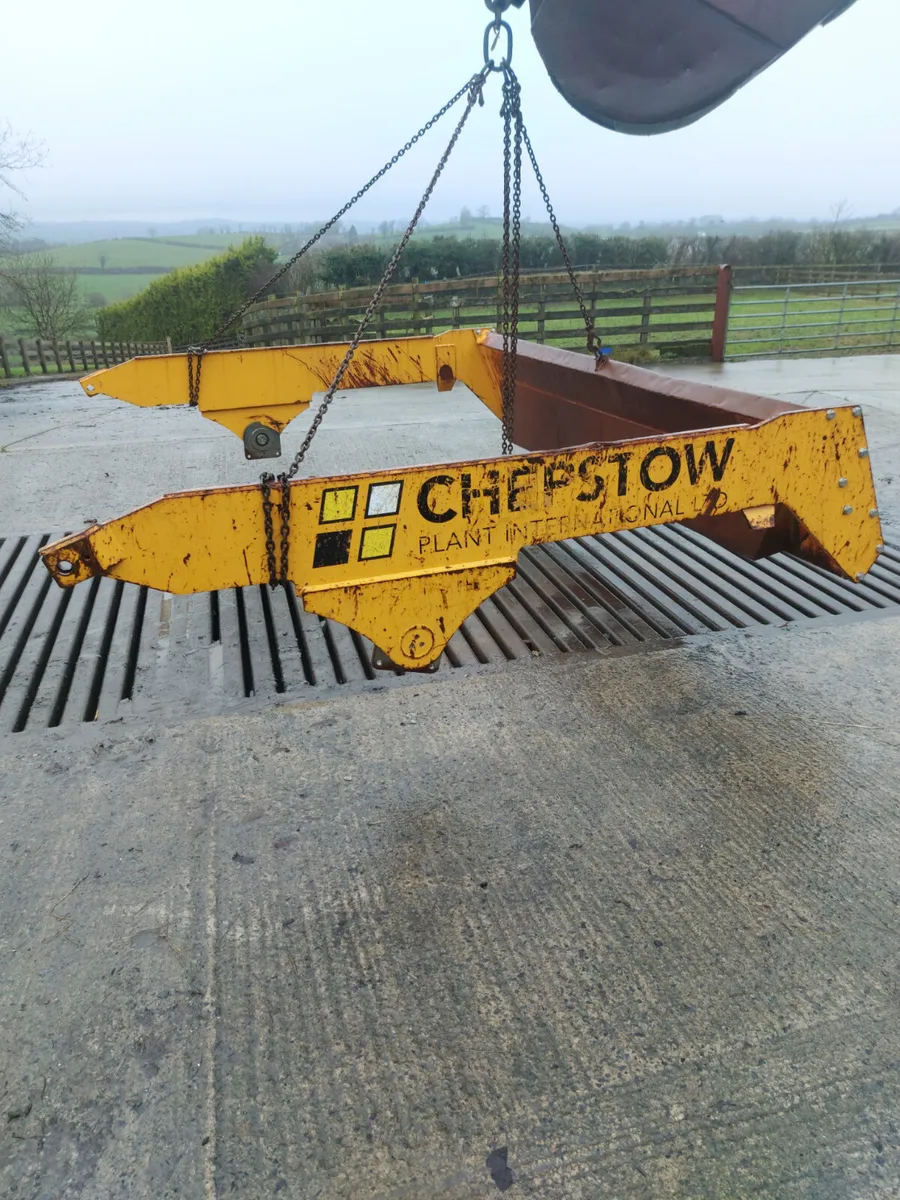 Volvo A40 tailgate - Image 1