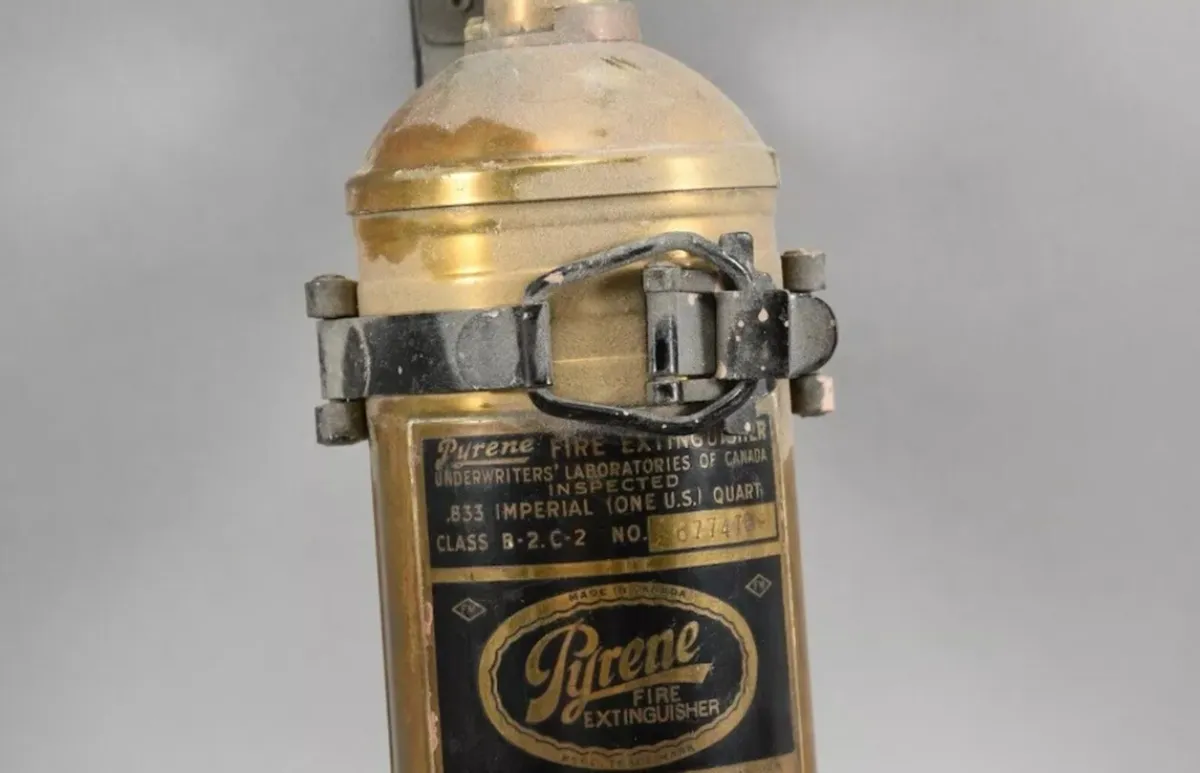 Antique brass fire extinguisher - Image 2