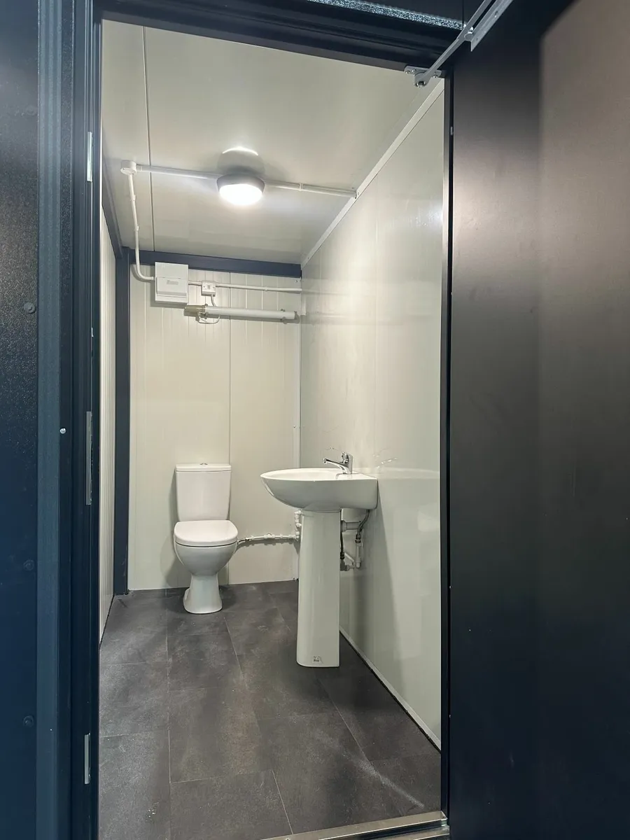 Triple Toilet Unit - Image 4