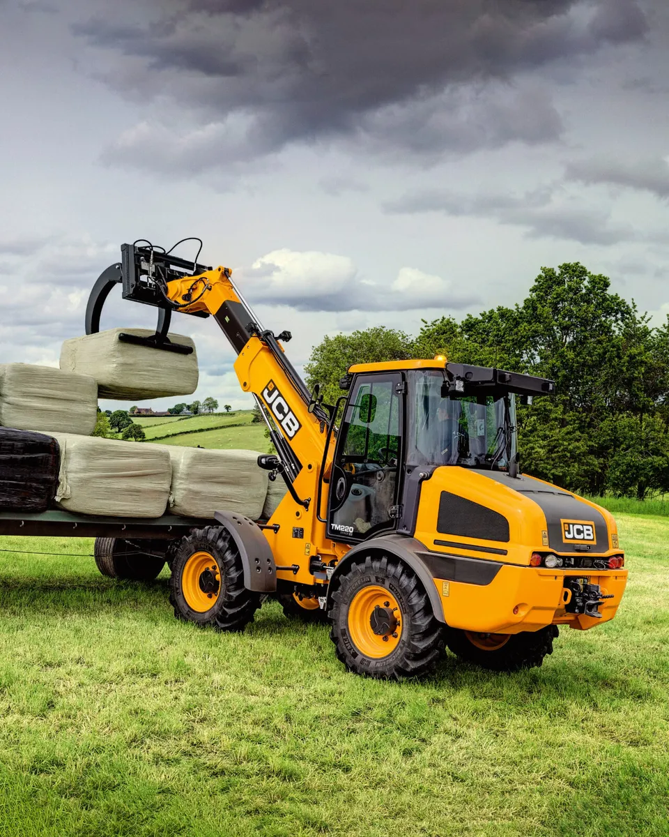 JCB TM220 AGRI Telescopic Wheel Loader 4.6m - Image 1