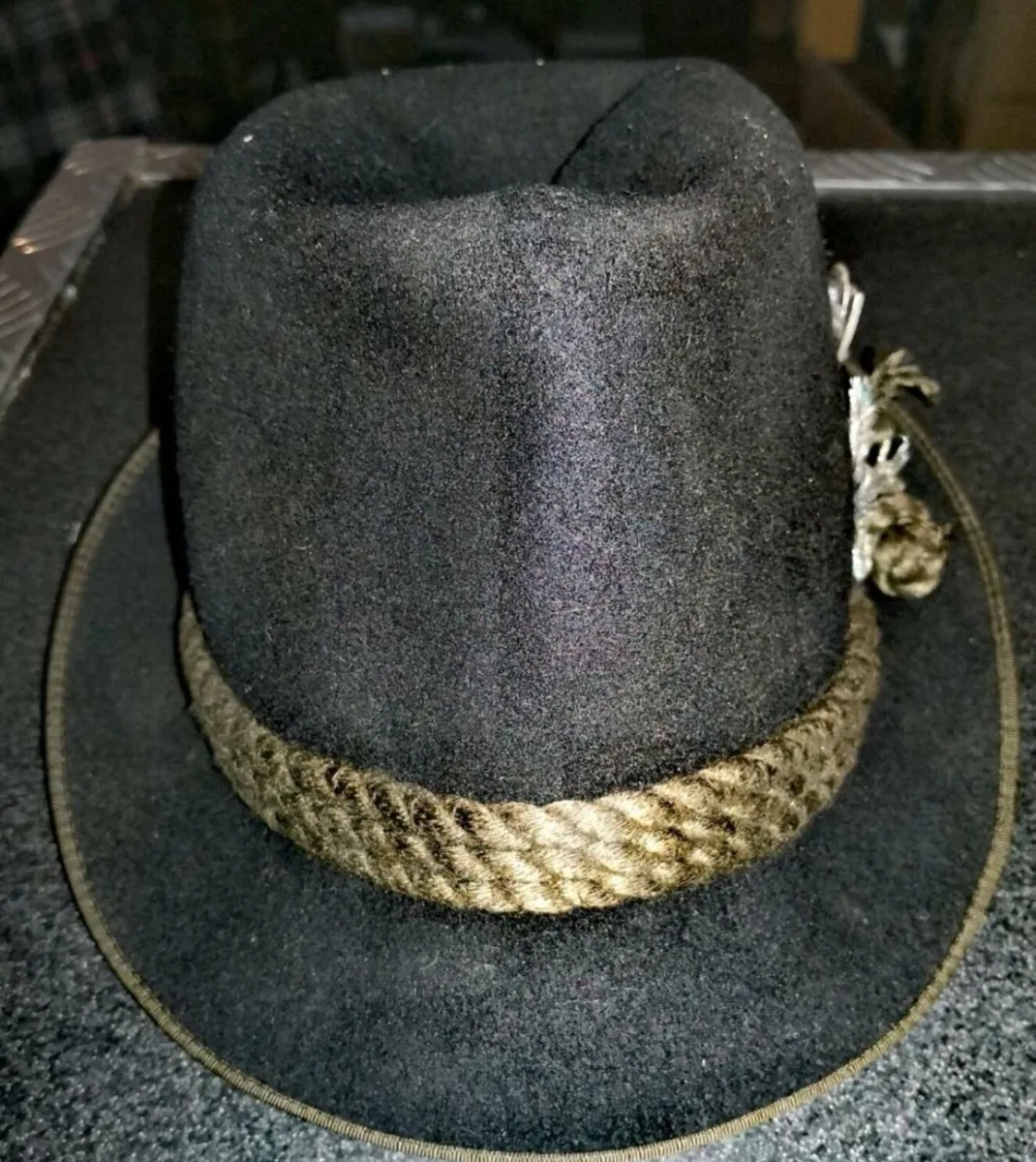 Real hunters hat with pins Austria - Image 2