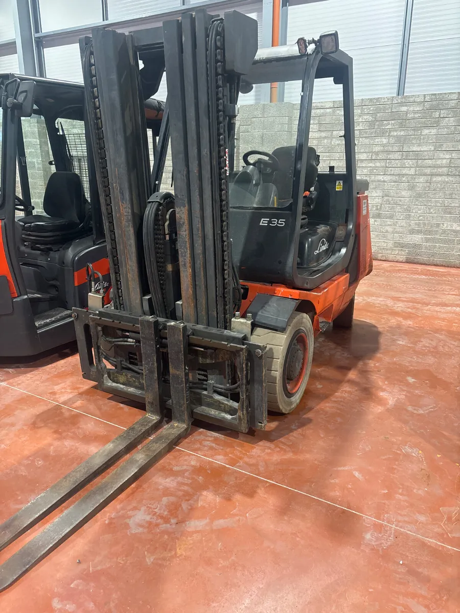 Linde E35 Electric Container spec forklift - Image 1