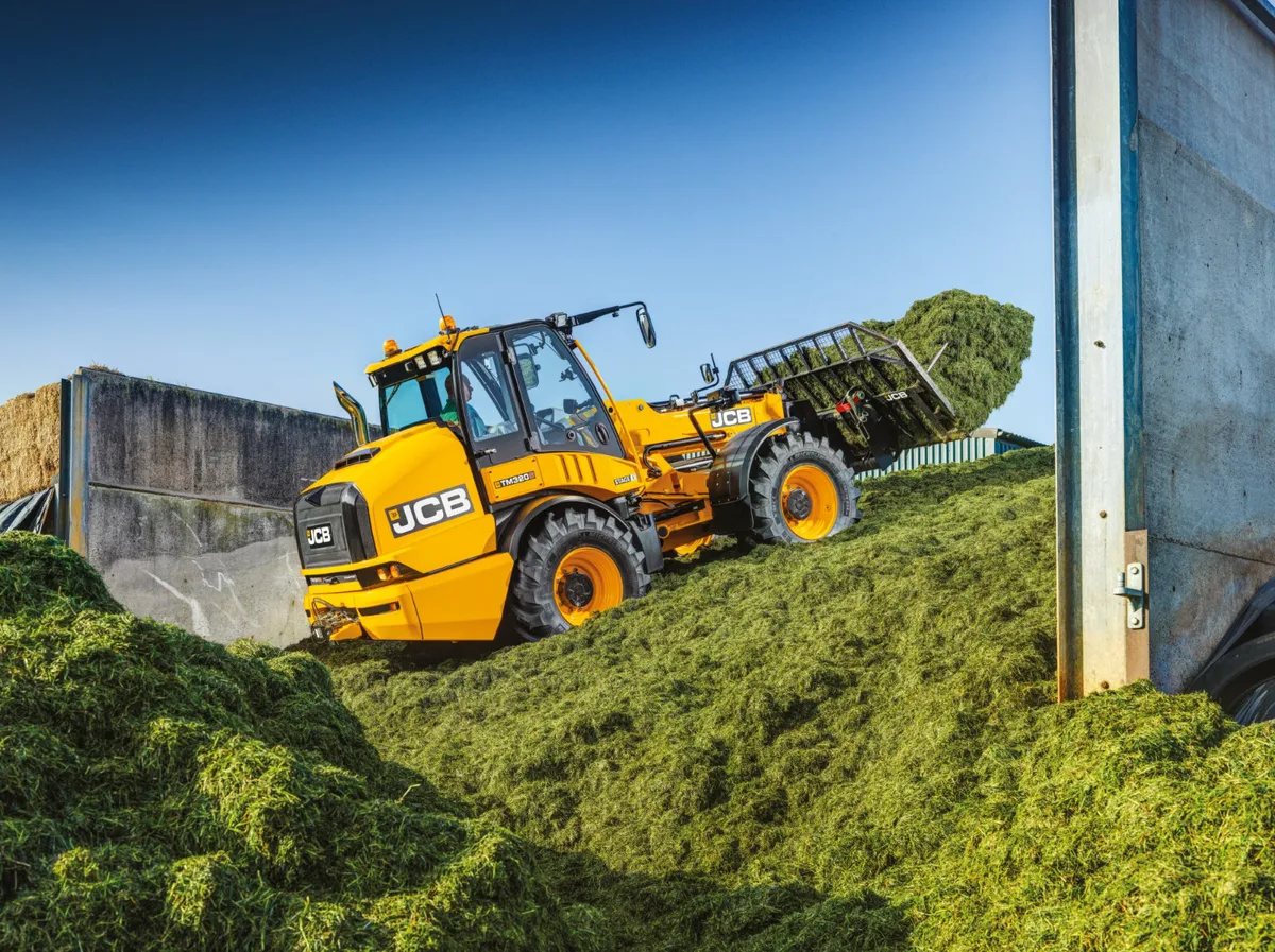 JCB TM320S AGRI Telescopic Wheel Loader 5.2m - Image 2