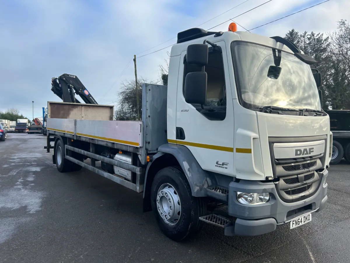 2014 Daf lf 250 4x2 18ton flat with remote crane - Image 3