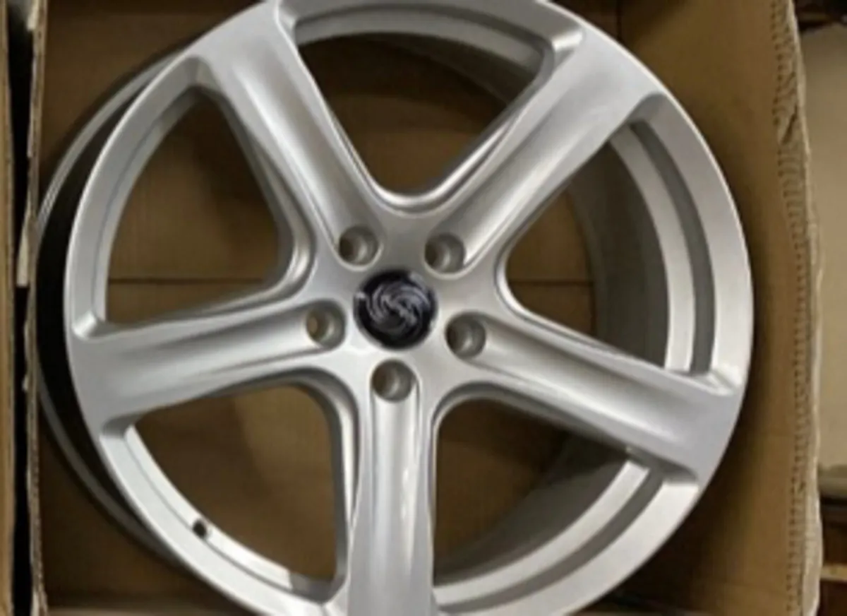 18” Ford 5x108 alloys and tyres