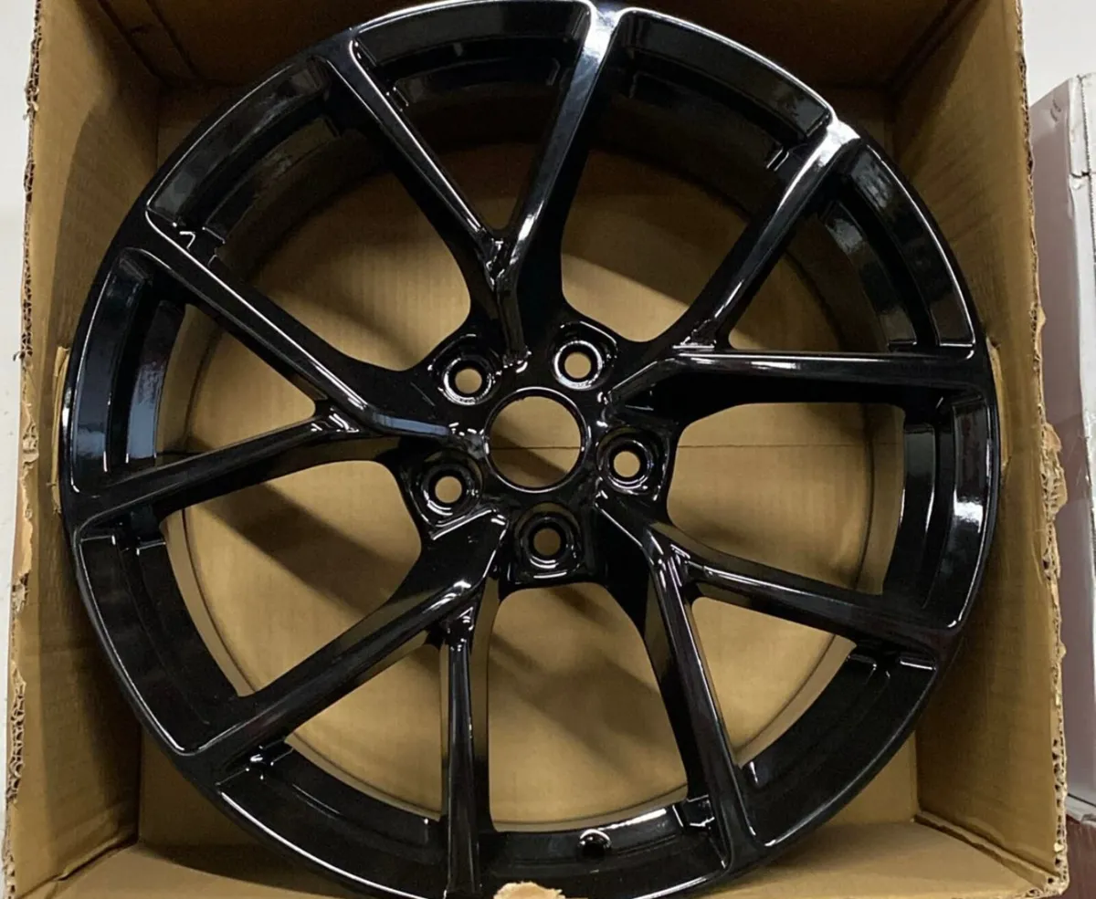 18” Ford gloss black 5x108 alloy and tyres