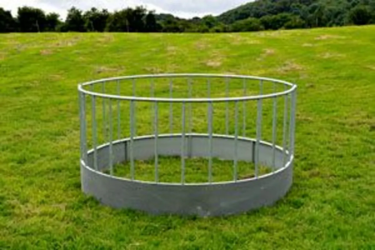 Sheep, cattle & horse ring feeders & bale cradles - Image 1