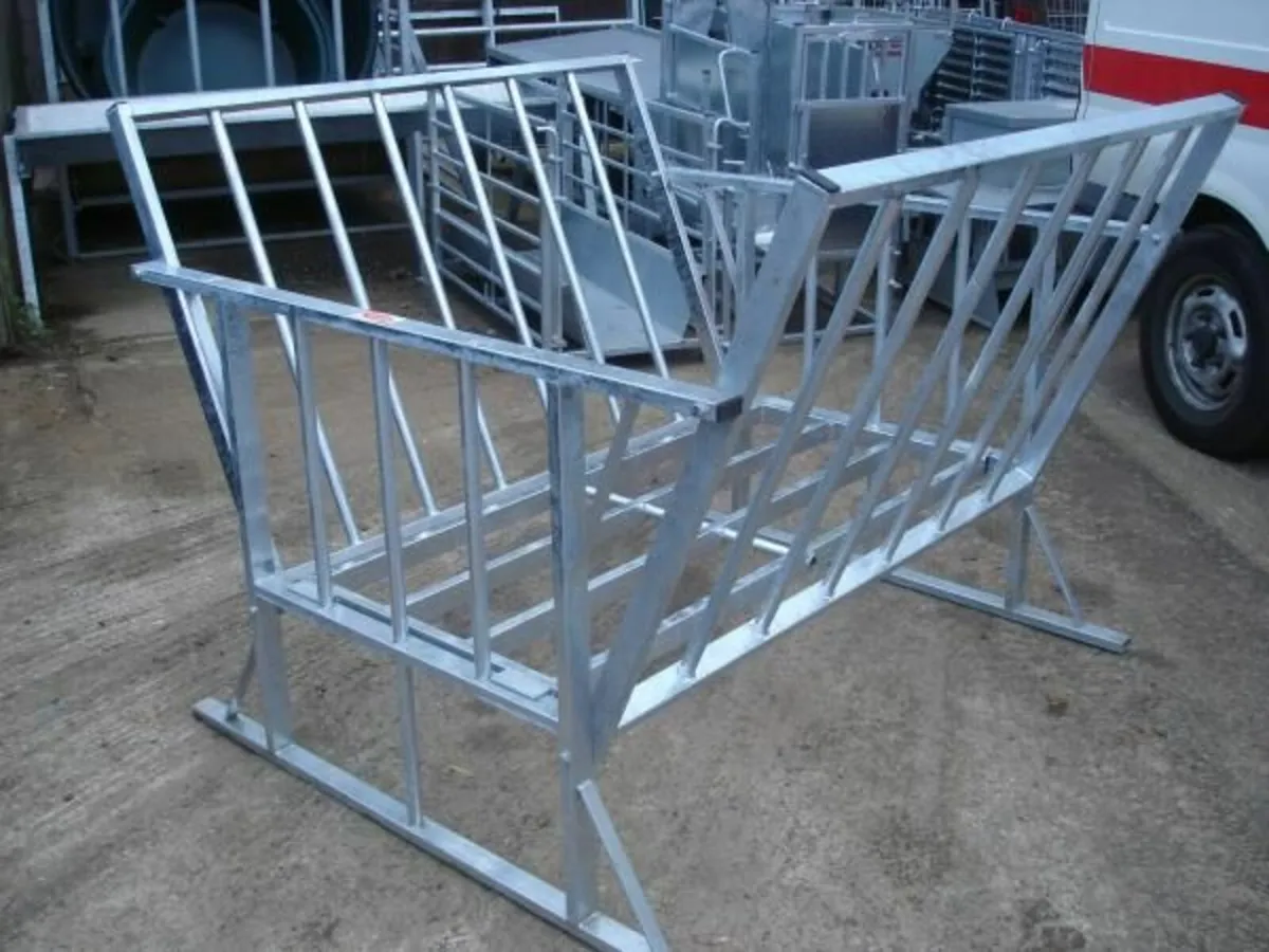 Sheep, cattle & horse ring feeders & bale cradles - Image 4