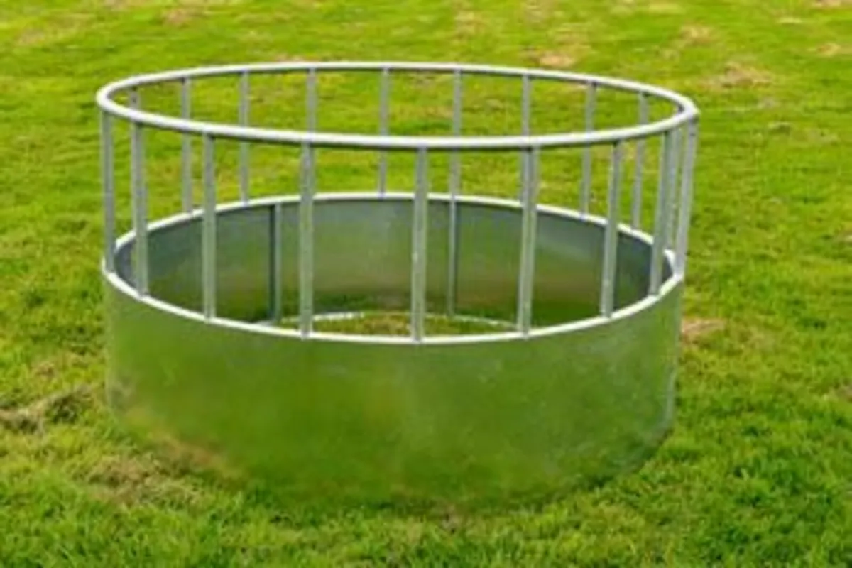 Sheep, cattle & horse ring feeders & bale cradles - Image 3
